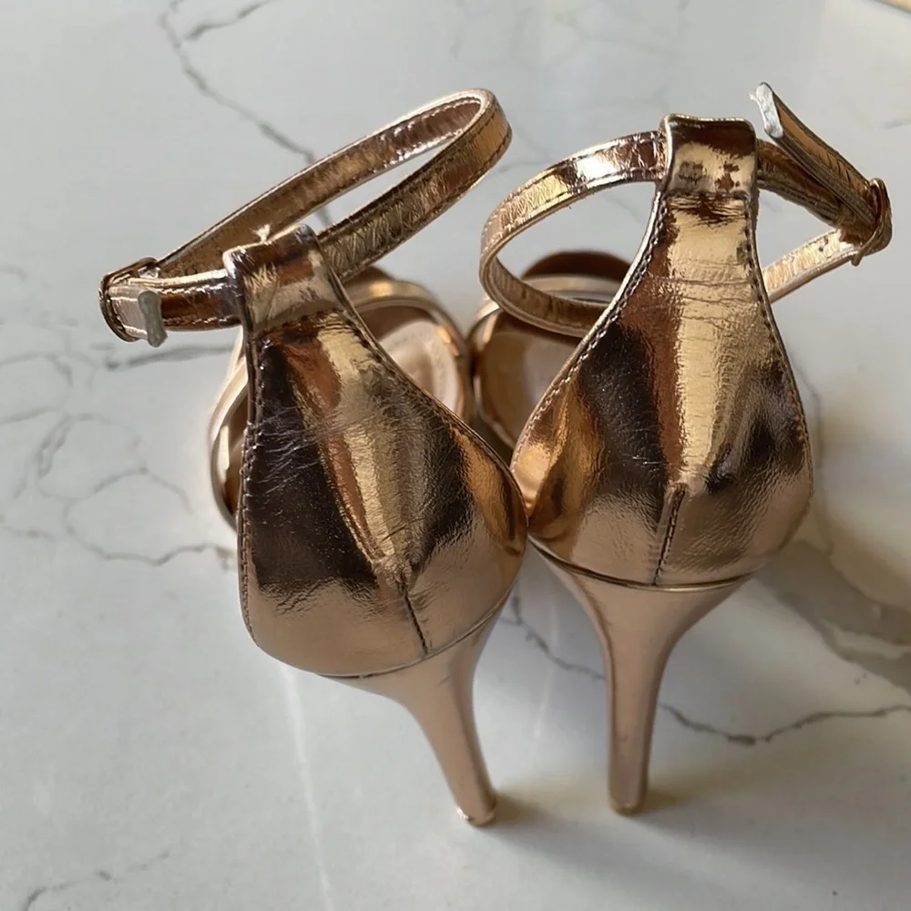 Lulu's metallic rose gold heels
